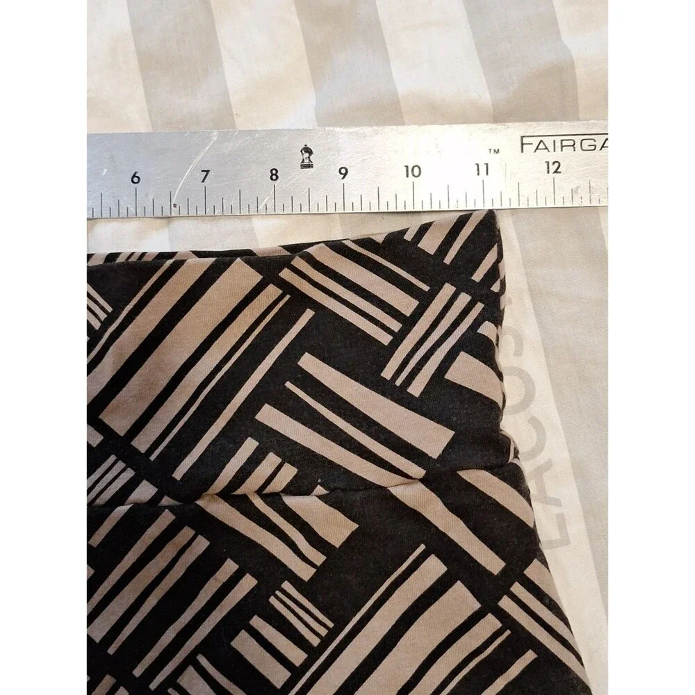 Forever 21 Black and Tan Geometric high waist mini-Skirt